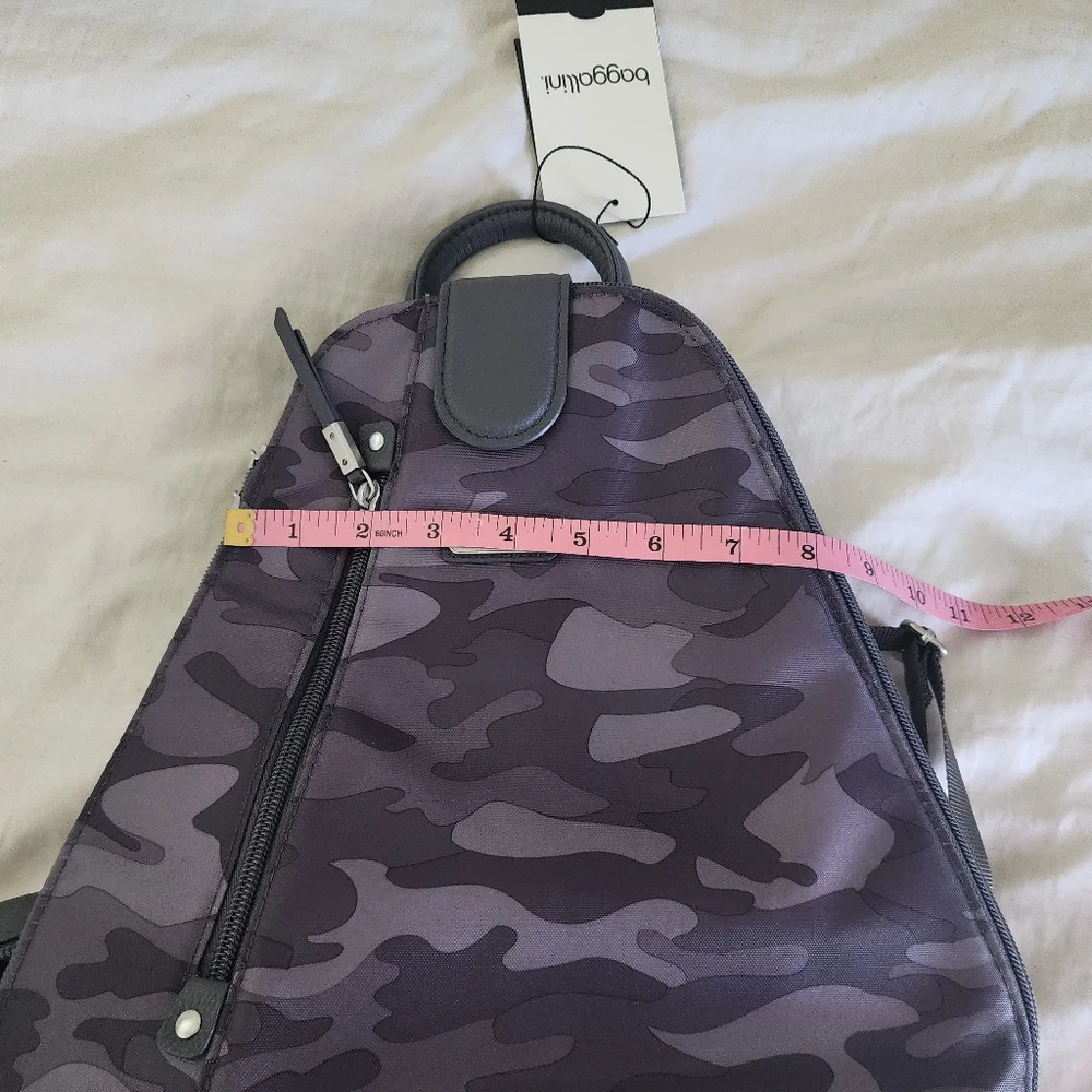 NWT Baggallini Gray Camo MM Metro Backpack Slingpack - Picture 10 of 11